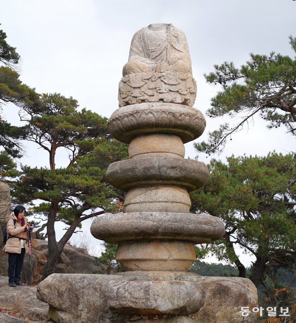 ‘삼륜대좌불.’ 석조여래좌상은 얼굴이 없다.