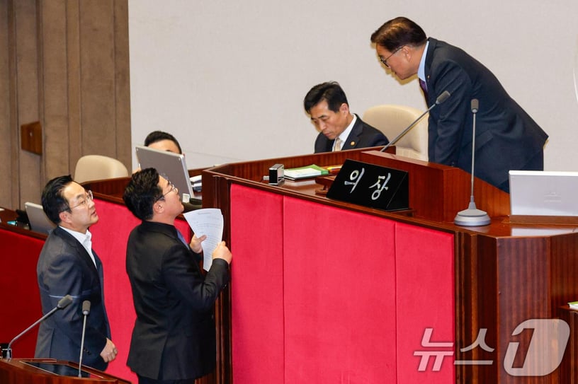 [뉴스1 PICK]국힘 불참 속 윤석열 대통령 탄핵안 본회의 보고