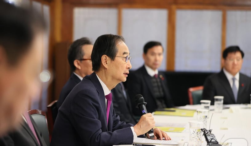 한덕수 대통령 권한대행 국무총리가 20일 서울 종로구 삼청동 총리공관에서 열린 고위당정협의회에서 발언하고 있다. (총리실 제공) 2024.12.20/뉴스1