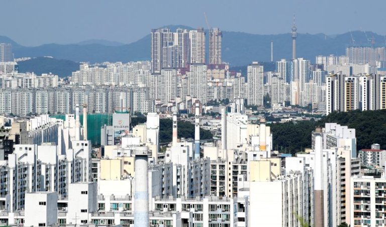 대구의 아파트 중위 매매가격이 하락으로 돌아섰다. 사진은 대구 도심 전경.(사진은 기사 내용과 무관함) ⓒ News1 DB