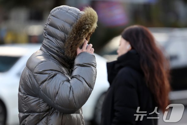 '대설' 토요일 눈·비 조금…서울 아침 기온 -3도 추위[내일날씨]