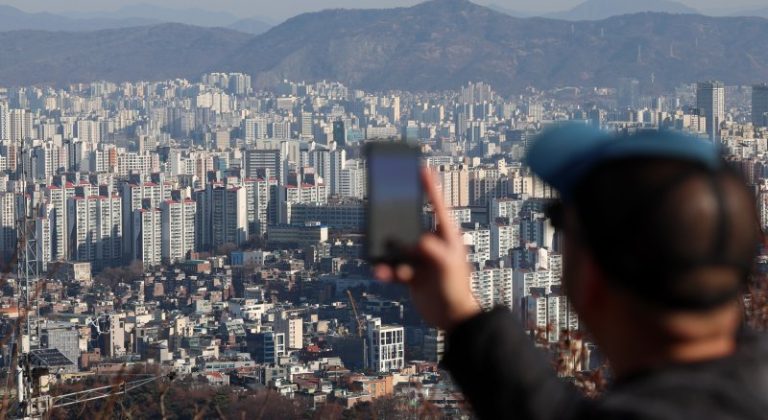 서울 중구 남산공원에서 바라본 서울 전경 /사진=뉴시스