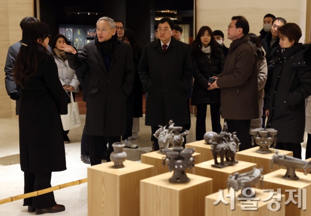 유인촌 장관이 7일 경주에서 APEC 준비 상황을 점검하고 있다. 사진 제공=문체부