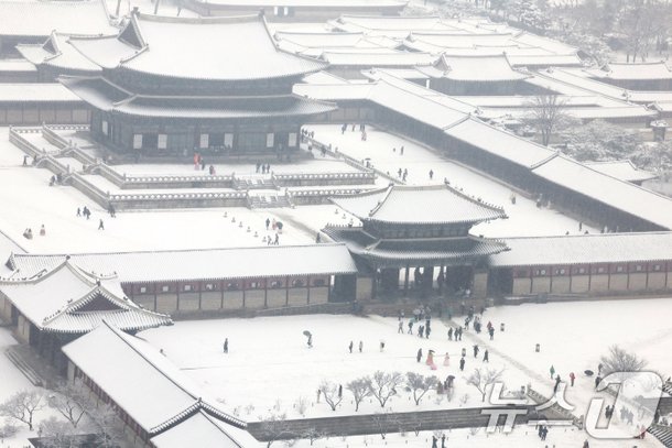 설경으로 단장한 경복궁