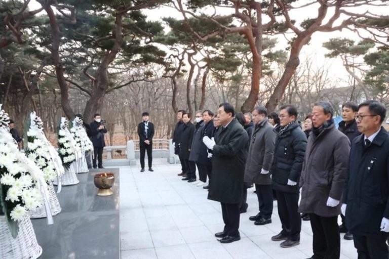 주낙영 경주시장, 신년 참배·시무식으로 2025년 공식 업무 시작:다경뉴스