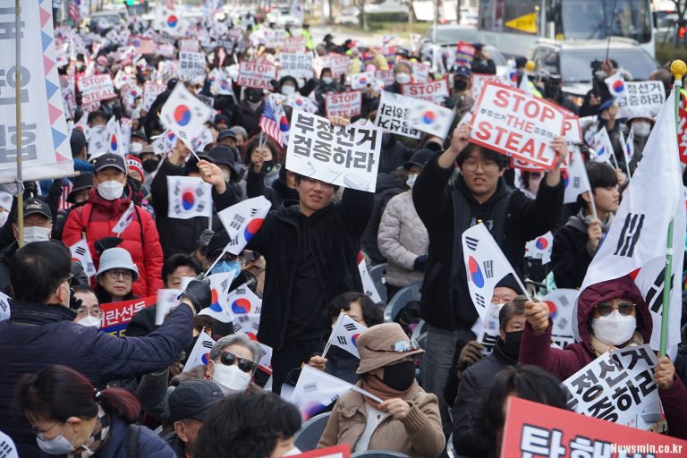 황교안, 대구서 열린 극우단체 ·개신교 탄핵 반대 집회 참석